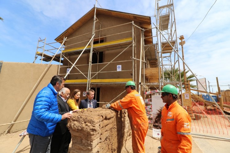 VECINOS Y AUTORIDADES VISITAN OBRAS DE RECUPERACIÓN DE LA CASA DE GABRIELA MISTRAL EN LAS COMPAÑÍAS