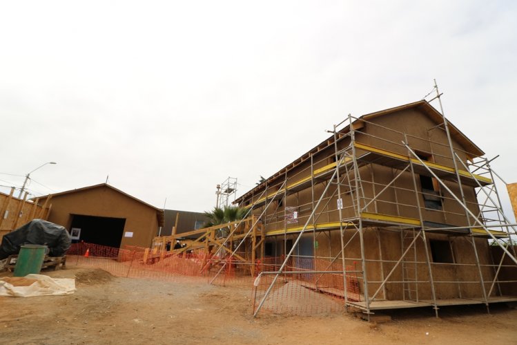 VECINOS Y AUTORIDADES VISITAN OBRAS DE RECUPERACIÓN DE LA CASA DE GABRIELA MISTRAL EN LAS COMPAÑÍAS