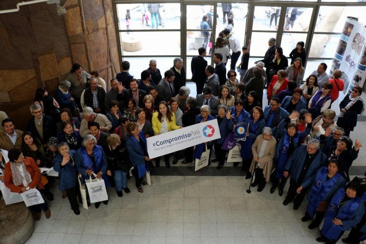 GOBIERNO DA A CONOCER ESTRATEGIA “COMPROMISO PAÍS” PARA SUPERAR LA POBREZA