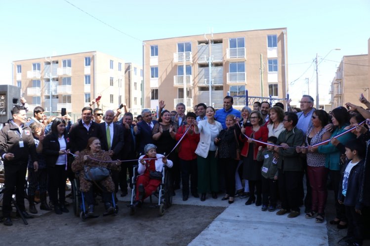 MÁS DE 200 FAMILIAS DE OVALLE RECIBEN LAS LLAVES DE SUS NUEVAS VIVIENDAS