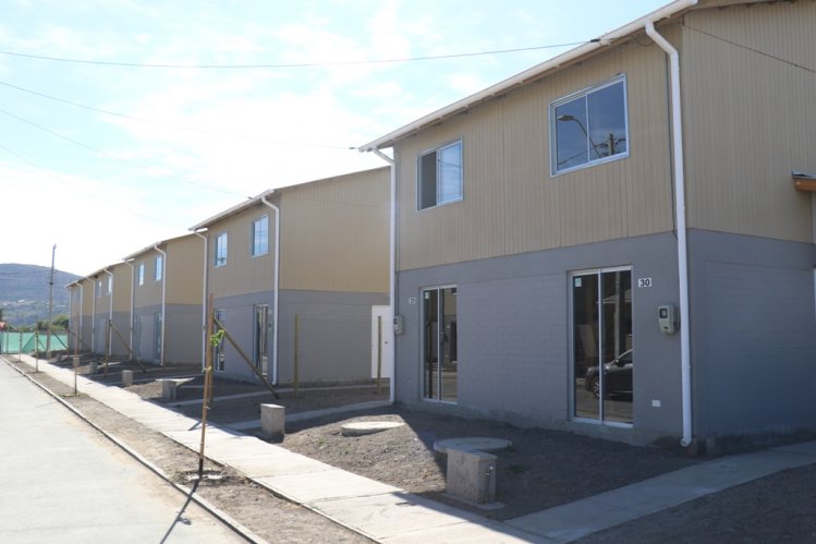 MÁS DE 200 FAMILIAS DE OVALLE RECIBEN LAS LLAVES DE SUS NUEVAS VIVIENDAS