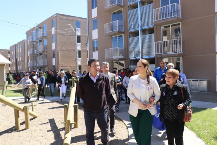 MÁS DE 200 FAMILIAS DE OVALLE RECIBEN LAS LLAVES DE SUS NUEVAS VIVIENDAS