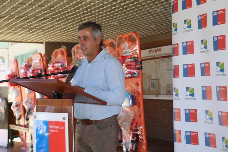 PEQUEÑOS MINEROS DE LA REGIÓN DE COQUIMBO RECIBEN APOYO PRODUCTIVO E IMPLEMENTOS DE SEGURIDAD