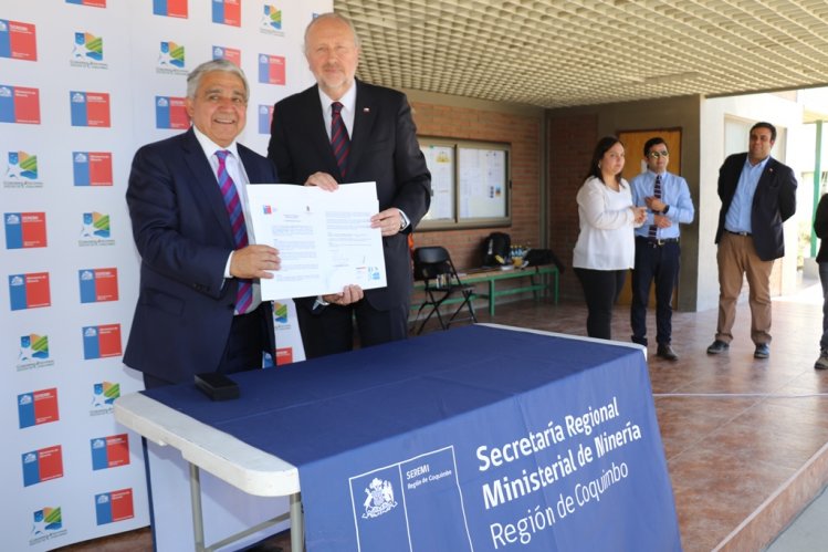 PEQUEÑOS MINEROS DE LA REGIÓN DE COQUIMBO RECIBEN APOYO PRODUCTIVO E IMPLEMENTOS DE SEGURIDAD