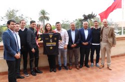 INTENDENTA LUCÍA PINTO RECIBE A REPRESENTANTES DE COQUIMBO UNIDO CON LA COPA DEL ASCENSO