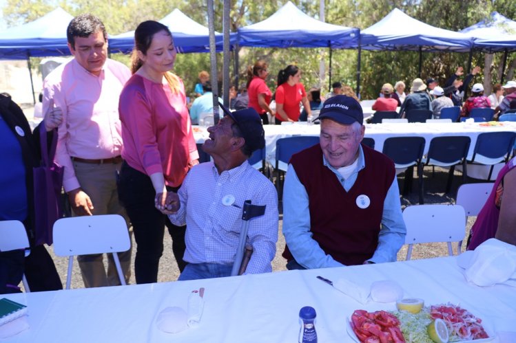 MÁS DE 150 ADULTOS MAYORES CERRARON SU MES DE CELEBRACIONES CON ALMUERZO Y FIESTA EN LA HIGUERA