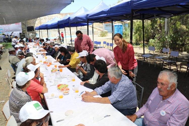 MÁS DE 150 ADULTOS MAYORES CERRARON SU MES DE CELEBRACIONES CON ALMUERZO Y FIESTA EN LA HIGUERA