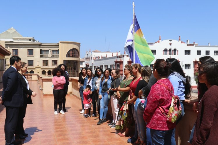 GOBIERNO ENTREGA IMPLEMENTACIÓN DEPORTIVA A CLUBES FEMENINOS DE FÚTBOL DE LA REGIÓN