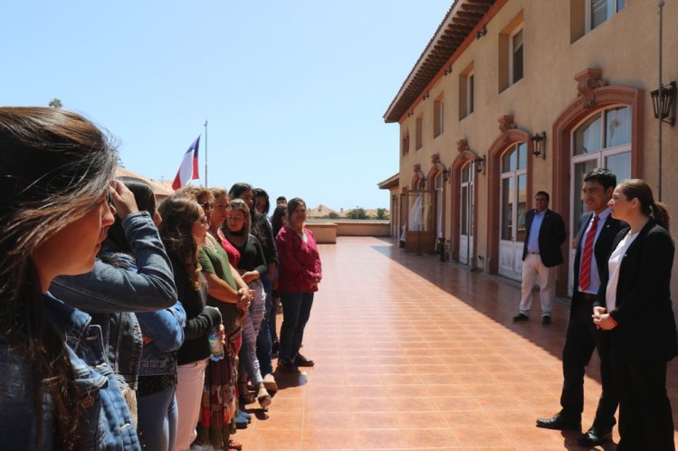 GOBIERNO ENTREGA IMPLEMENTACIÓN DEPORTIVA A CLUBES FEMENINOS DE FÚTBOL DE LA REGIÓN