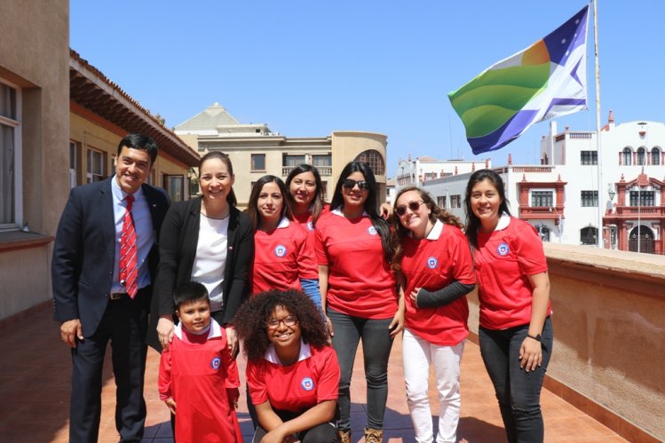 GOBIERNO ENTREGA IMPLEMENTACIÓN DEPORTIVA A CLUBES FEMENINOS DE FÚTBOL DE LA REGIÓN