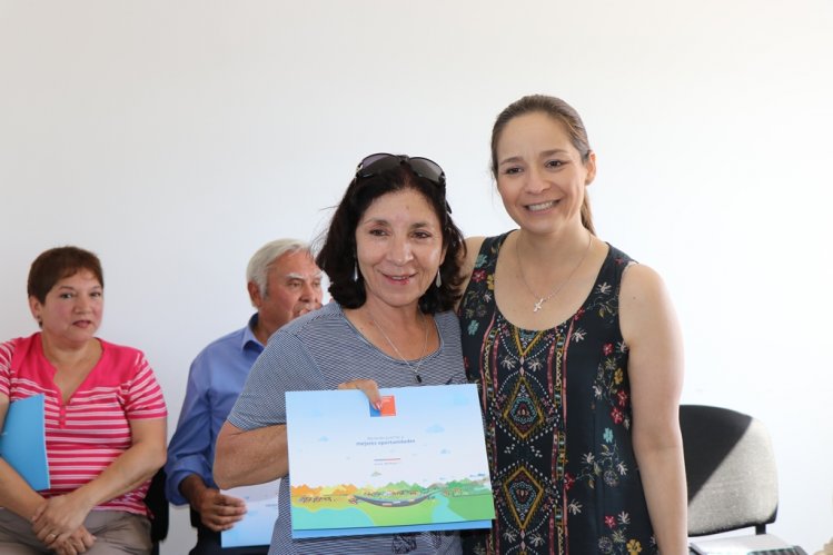 FAMILIAS DE COQUIMBO RECIBIERON APOYO DEL GOBIERNO PARA MEJORAR SUS VIVIENDAS AFECTADAS POR PLAGA DE POLILLAS