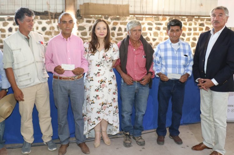 EN COMBARBALÁ CONTINÚA ENTREGA DE CAPITAL DE TRABAJO PARA LA REACTIVACIÓN AGROPECUARIA