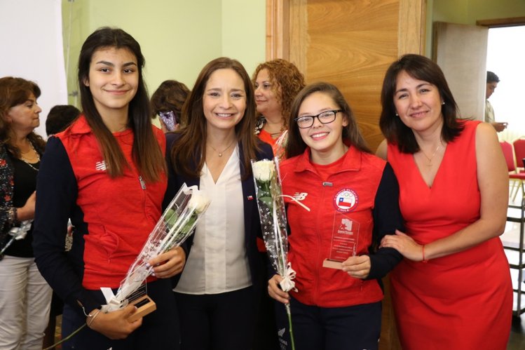 CIEN MUJERES DE LA REGIÓN PROTAGONIZAN CONMEMORACIÓN POR EL DÍA INTERNACIONAL DE LA MUJER