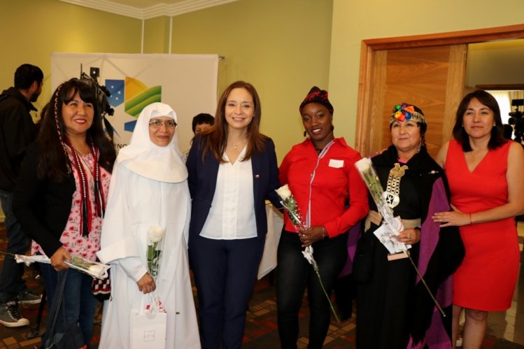CIEN MUJERES DE LA REGIÓN PROTAGONIZAN CONMEMORACIÓN POR EL DÍA INTERNACIONAL DE LA MUJER