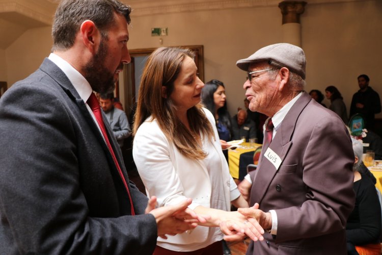 40 ADULTOS MAYORES DE LA COMUNA DE COQUIMBO CELEBRAN SU BIENVENIDA AL PROGRAMA VÍNCULOS JUNTO A AUTORIDADES