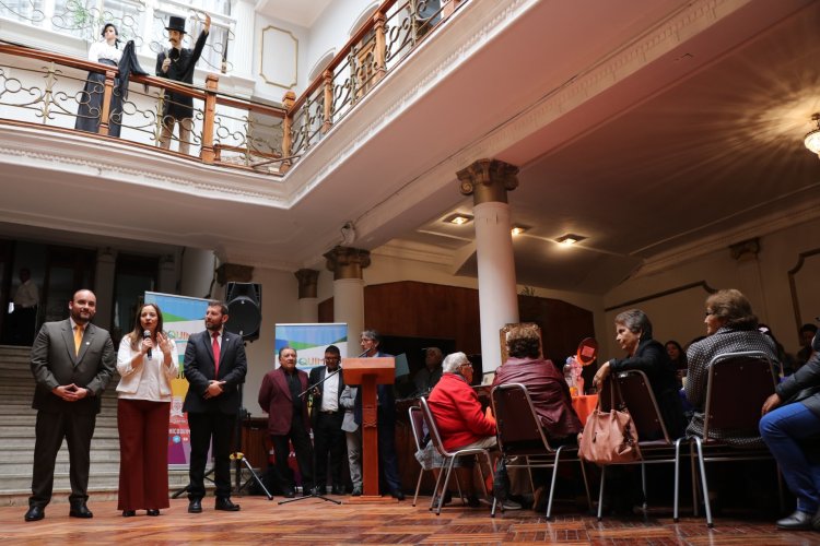 40 ADULTOS MAYORES DE LA COMUNA DE COQUIMBO CELEBRAN SU BIENVENIDA AL PROGRAMA VÍNCULOS JUNTO A AUTORIDADES