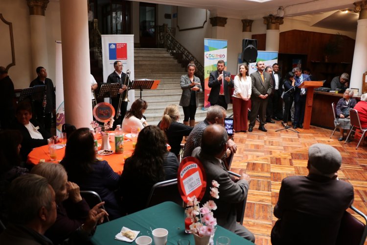40 ADULTOS MAYORES DE LA COMUNA DE COQUIMBO CELEBRAN SU BIENVENIDA AL PROGRAMA VÍNCULOS JUNTO A AUTORIDADES