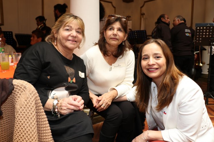 40 ADULTOS MAYORES DE LA COMUNA DE COQUIMBO CELEBRAN SU BIENVENIDA AL PROGRAMA VÍNCULOS JUNTO A AUTORIDADES