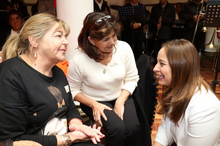 40 ADULTOS MAYORES DE LA COMUNA DE COQUIMBO CELEBRAN SU BIENVENIDA AL PROGRAMA VÍNCULOS JUNTO A AUTORIDADES