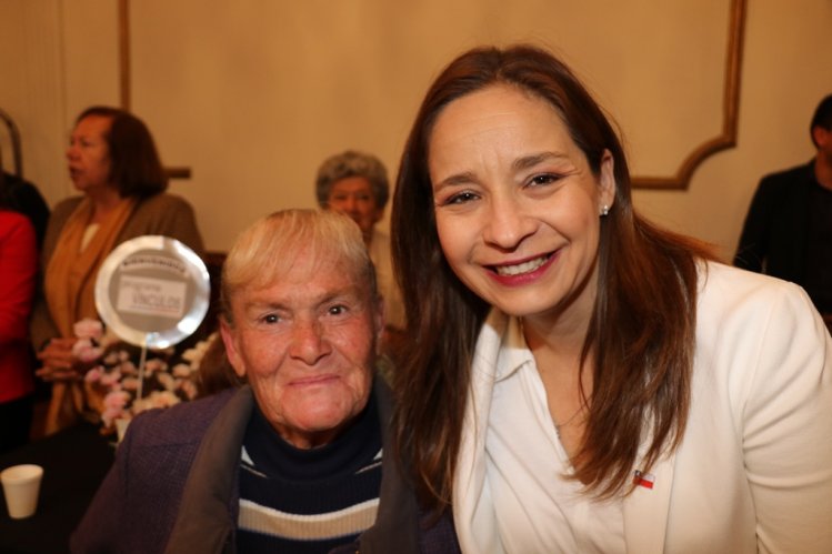 40 ADULTOS MAYORES DE LA COMUNA DE COQUIMBO CELEBRAN SU BIENVENIDA AL PROGRAMA VÍNCULOS JUNTO A AUTORIDADES