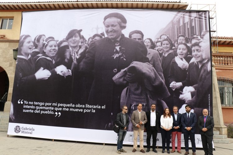 GOBIERNO CONMEMORA EL NATALICIO 130° DE GABRIELA MISTRAL