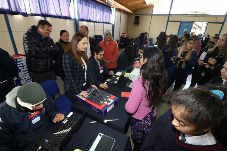 EN COQUIMBO PARTIÓ ENTREGA DE COMPUTADORES A TRAVÉS DE LOS PROGRAMAS ME CONECTO PARA APRENDER Y YO ELIJO MI PC