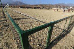 GOBIERNO ENTREGA CIERRE PERIMETRAL Y NIVELACIÓN DE LA CANCHA DE FÚTBOL DE CALETA LOS HORNOS