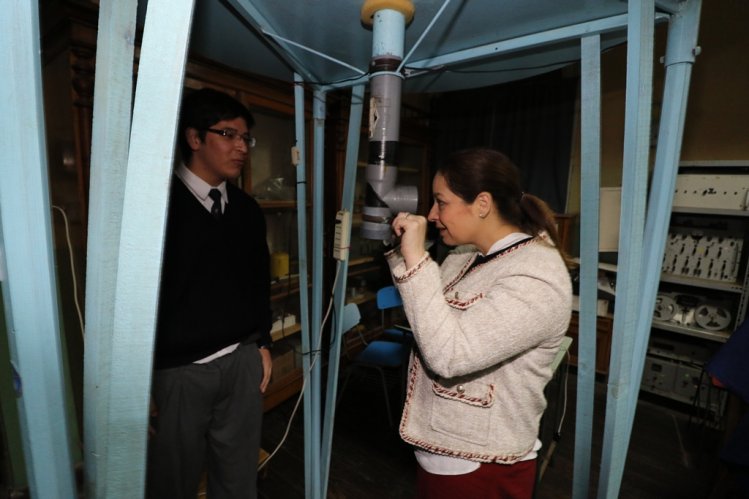 ESTUDIANTES DE COQUIMBO Y LA SERENA RECIBEN LENTES PARA VER EL ECLIPSE DE FORMA SEGURA