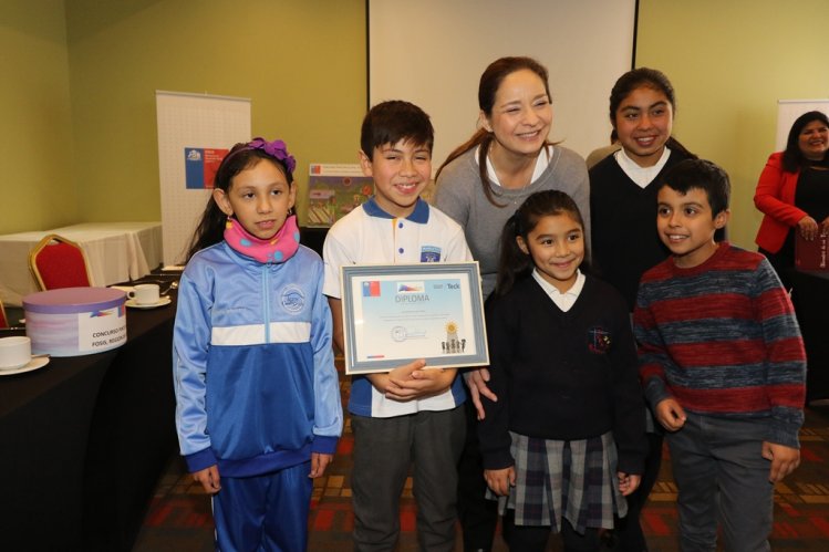 NIÑOS IMAGINARON EL ECLIPSE TOTAL DE SOL A TRAVÉS DEL DIBUJO Y LA PINTURA