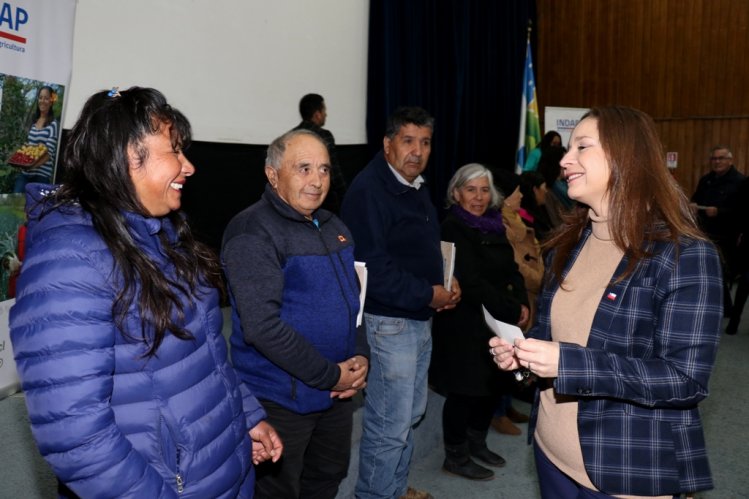 CAMPESINOS DE LA SERENA RECIBEN RECURSOS PARA MITIGAR LAS ADVERSIDADES CLIMÁTICAS