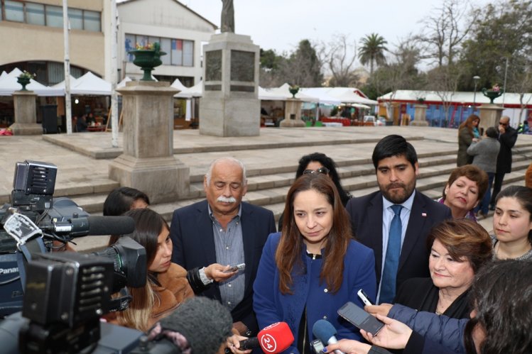 FAMILIAS DE LA ZONA TÍPICA DE LA SERENA AFECTADAS POR EL TERREMOTO 19E FIRMAN CONTRATOS PARA RECONSTRUIR SUS VIVIENDAS