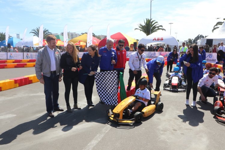CIENTOS DE FAMILIAS DISFRUTARON DEL KARTING ELÉCTRICO DE ELISEO SALAZAR