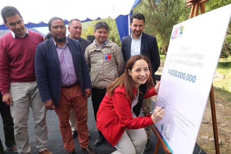 GOBIERNO ANUNCIA MÁS DE 6 MIL MILLONES DE PESOS PARA APOYAR A REGANTES EN OBRAS DE RIEGO POR ESCASEZ HÍDRICA