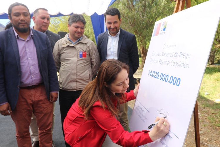 GOBIERNO ANUNCIA MÁS DE 6 MIL MILLONES DE PESOS PARA APOYAR A REGANTES EN OBRAS DE RIEGO POR ESCASEZ HÍDRICA