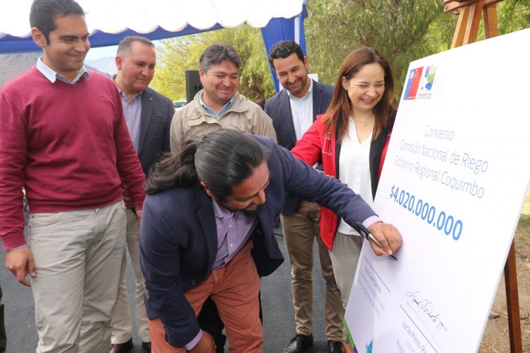 GOBIERNO ANUNCIA MÁS DE 6 MIL MILLONES DE PESOS PARA APOYAR A REGANTES EN OBRAS DE RIEGO POR ESCASEZ HÍDRICA