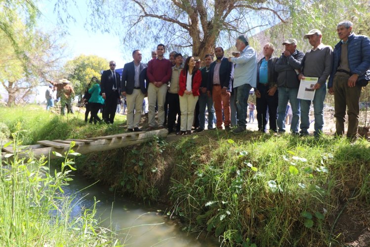 GOBIERNO ANUNCIA MÁS DE 6 MIL MILLONES DE PESOS PARA APOYAR A REGANTES EN OBRAS DE RIEGO POR ESCASEZ HÍDRICA