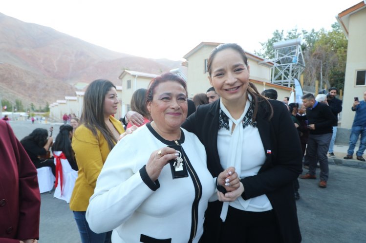 FAMILIAS DE PAIHUANO RECIBEN SUS VIVIENDAS TRAS CASI 20 AÑOS DE ESPERA