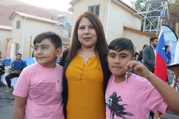 FAMILIAS DE PAIHUANO RECIBEN SUS VIVIENDAS TRAS CASI 20 AÑOS DE ESPERA