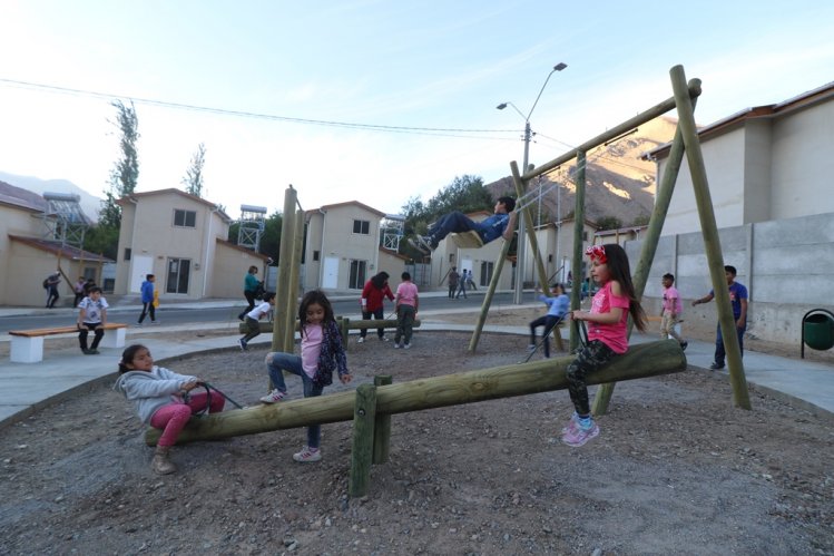 FAMILIAS DE PAIHUANO RECIBEN SUS VIVIENDAS TRAS CASI 20 AÑOS DE ESPERA