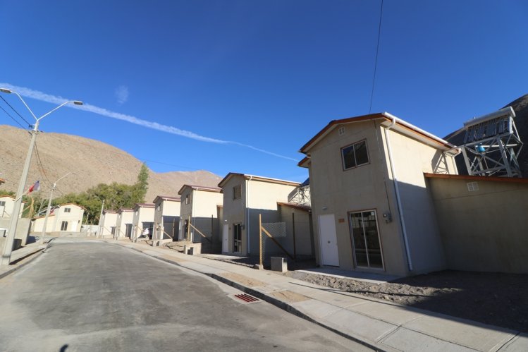 FAMILIAS DE PAIHUANO RECIBEN SUS VIVIENDAS TRAS CASI 20 AÑOS DE ESPERA