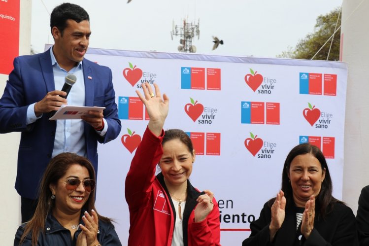 ADULTOS MAYORES DE LA SERENA CELEBRARON SU DÍA BAILANDO POR UNA MEJOR CALIDAD DE VIDA