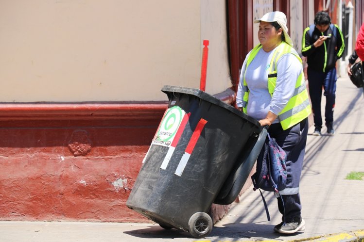 GOBIERNO DESTACA ROL DE RECOLECTORES DE BASURA DURANTE LOS ÚLTIMOS DÍAS Y RECOGE SUS PRINCIPALES INQUIETUDES