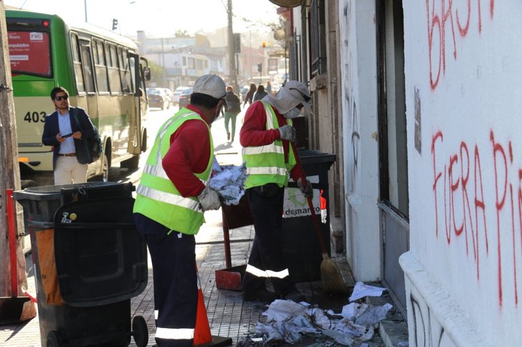 GOBIERNO DESTACA ROL DE RECOLECTORES DE BASURA DURANTE LOS ÚLTIMOS DÍAS Y RECOGE SUS PRINCIPALES INQUIETUDES