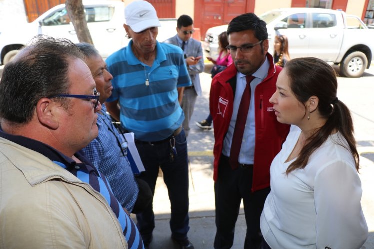 GOBIERNO DESTACA ROL DE RECOLECTORES DE BASURA DURANTE LOS ÚLTIMOS DÍAS Y RECOGE SUS PRINCIPALES INQUIETUDES