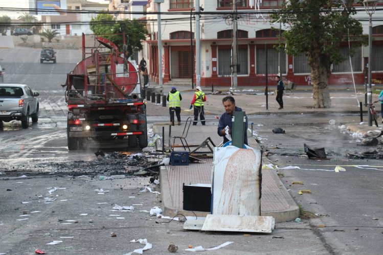 VIOLENTISTAS VUELVEN A CAUSAR DAÑOS EN LA SERENA: 43 DETENIDOS