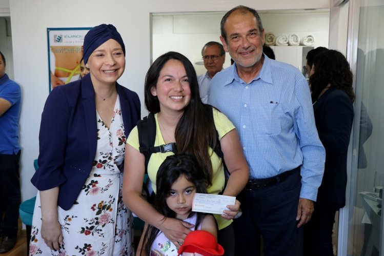 EMPRENDEDORES DE TODA LA REGIÓN RECIBEN APOYO ECONÓMICO PARA IR RECUPERANDO SUS NEGOCIOS