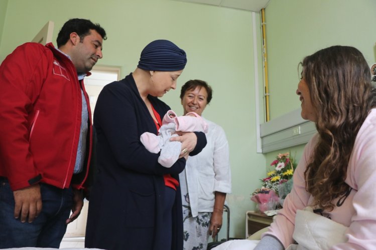 GOBIERNO ENTREGA AJUAR A PRIMERA NACIDA EN LA REGIÓN