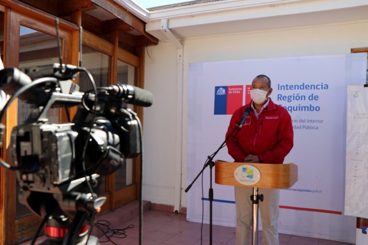 INTENDENTA LUCÍA PINTO ANUNCIA QUE TOMA DE MUESTRAS SE AMPLIARÁ TAMBIÉN A LOS GRUPOS DE BAJO RIESGO