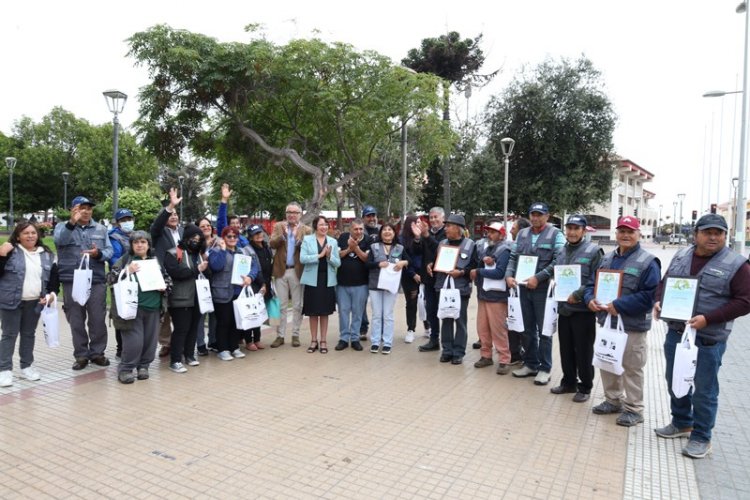 Gobernadora conmemora el Día Mundial de los Recicladores y Recicladoras de Base poniendo en valor su labor ambiental