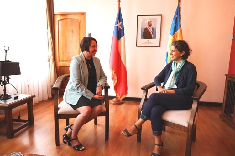 Gobernadora y ministra de Medio Ambiente se reúnen para abordar estrategias de desarrollo sustentable en la región